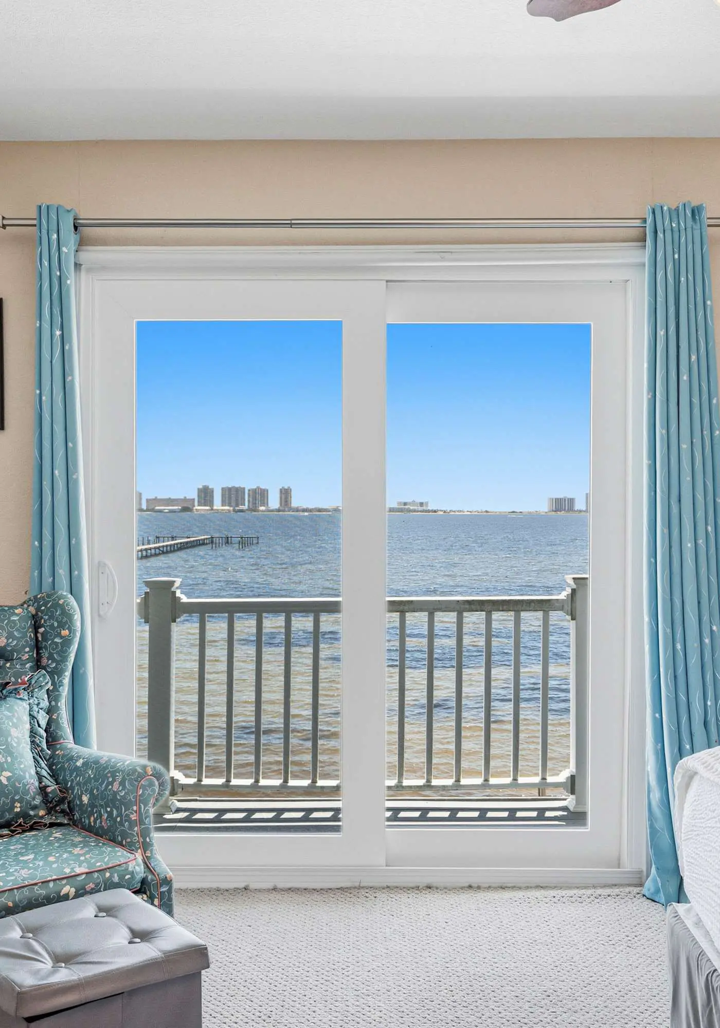 Waterfront Views & Beach Access - pet friendly