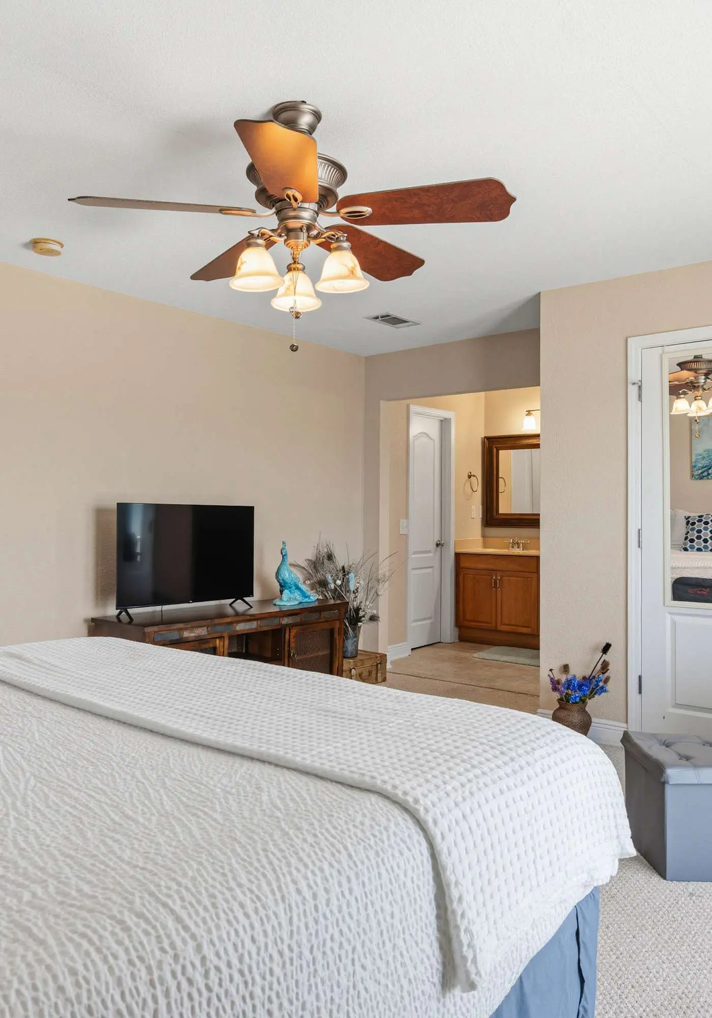 Waterfront Views & Beach Access - pet friendly
