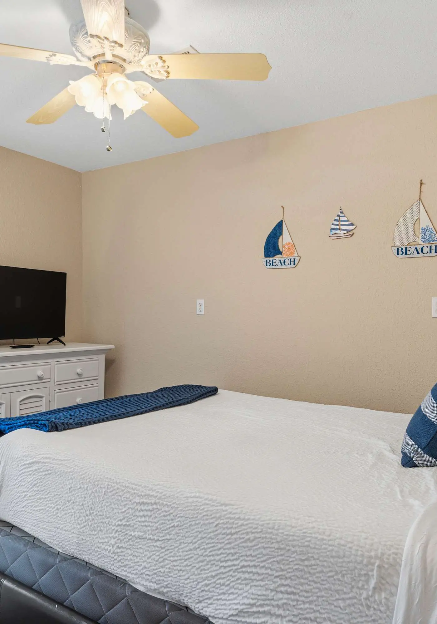 Waterfront Views & Beach Access - pet friendly
