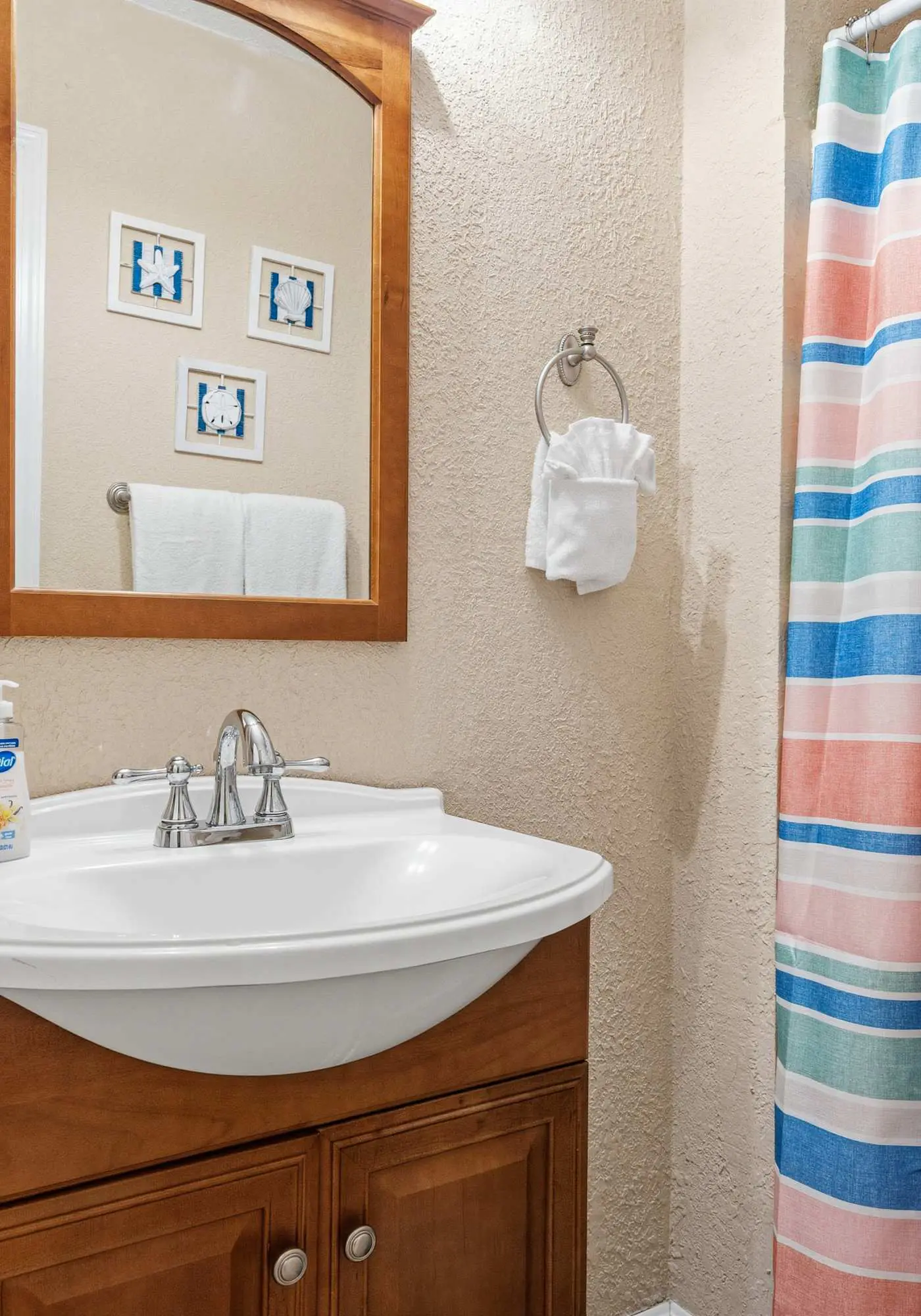 Waterfront Views & Beach Access - pet friendly