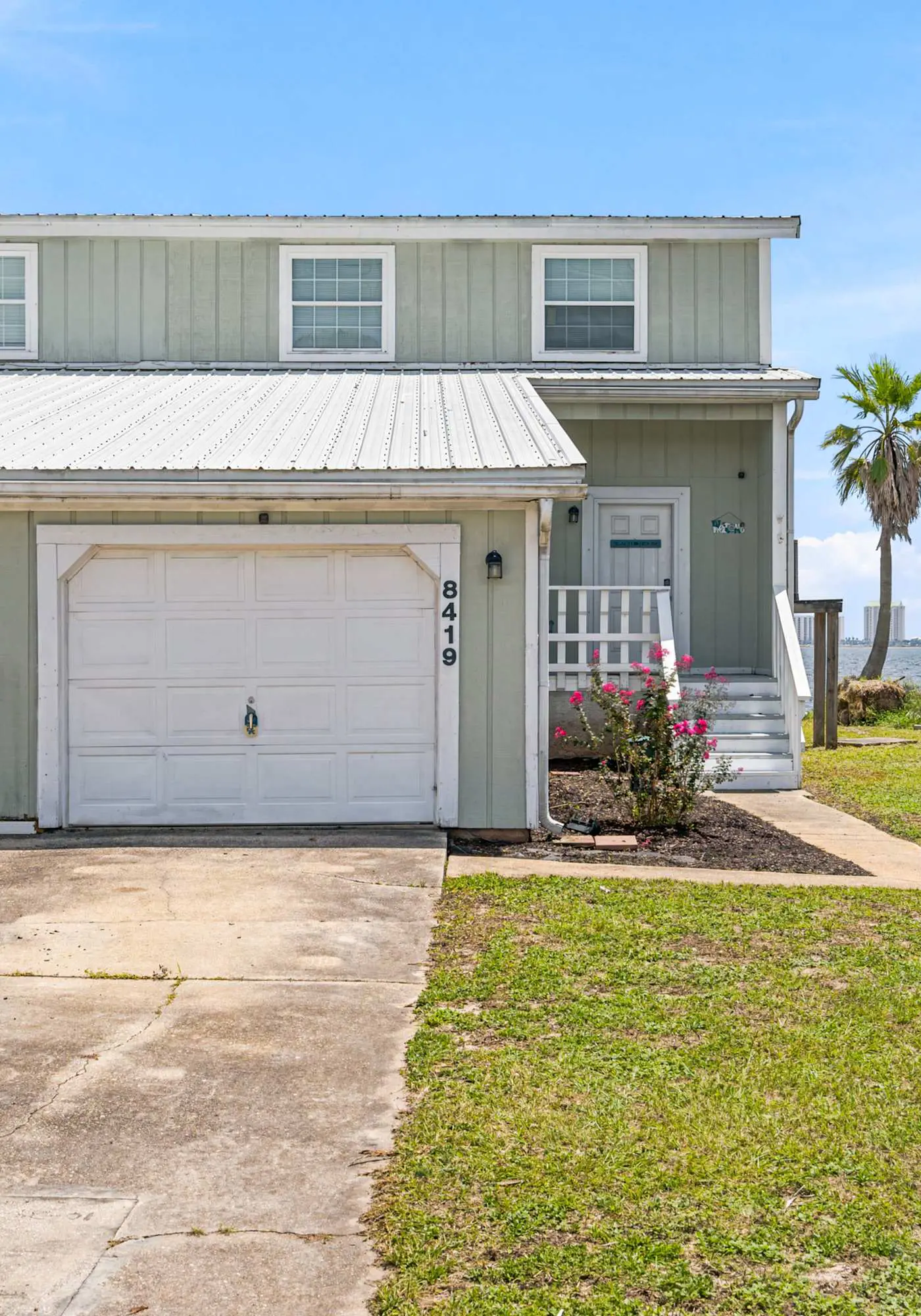 Waterfront Views & Beach Access - pet friendly