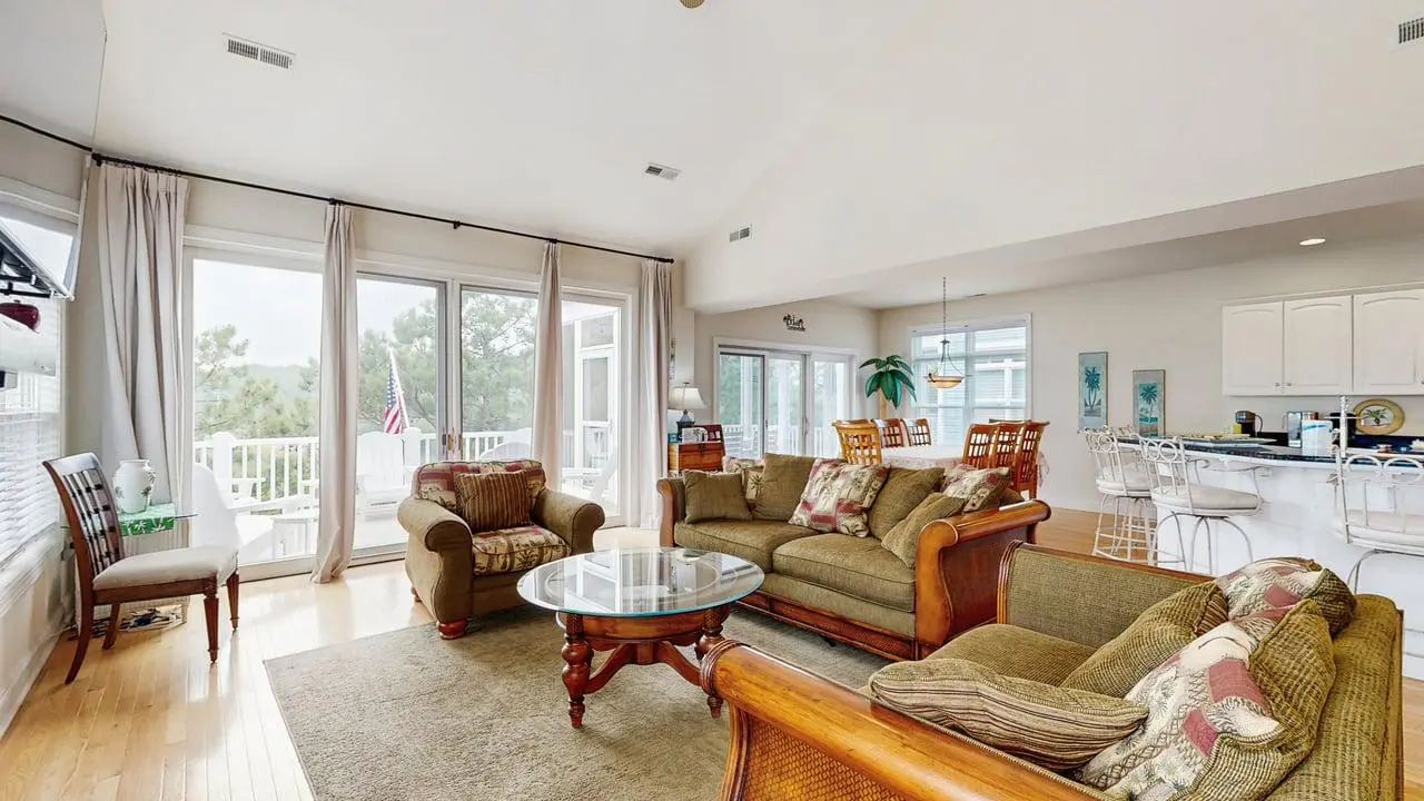 Spacious home with large kitchen, outdoor shower, kayak launch access