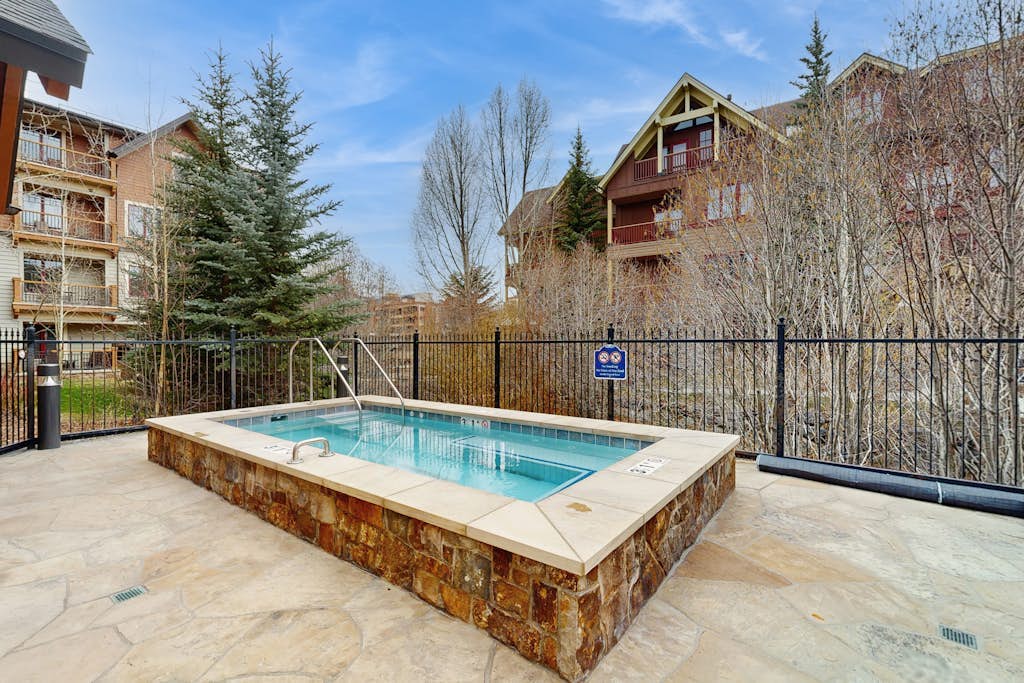 Luxury condo with hot tubs & pool, walk to lifts & downtown Breckenridge