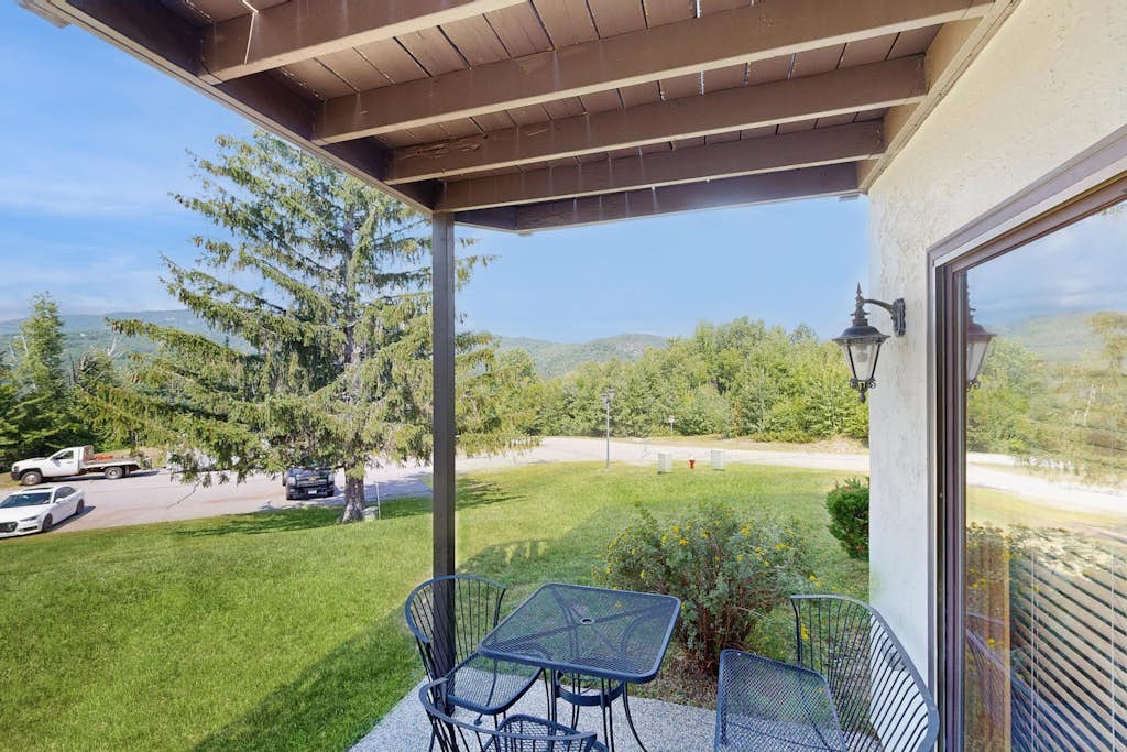 White Mountain Condo: close to ski, hiking, local attractions, dining & views