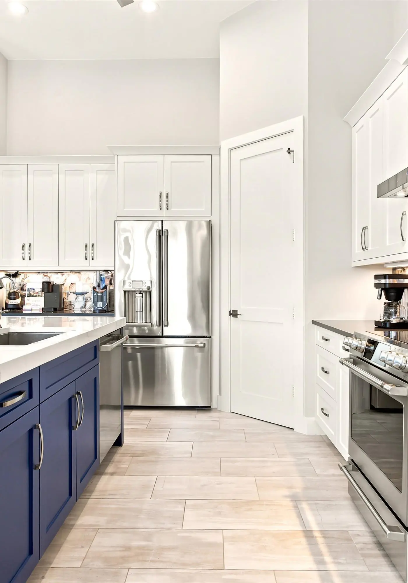 Gorgeous 3 Bedroom Marco Island Home with Private Pool and Outdoor Kitchen