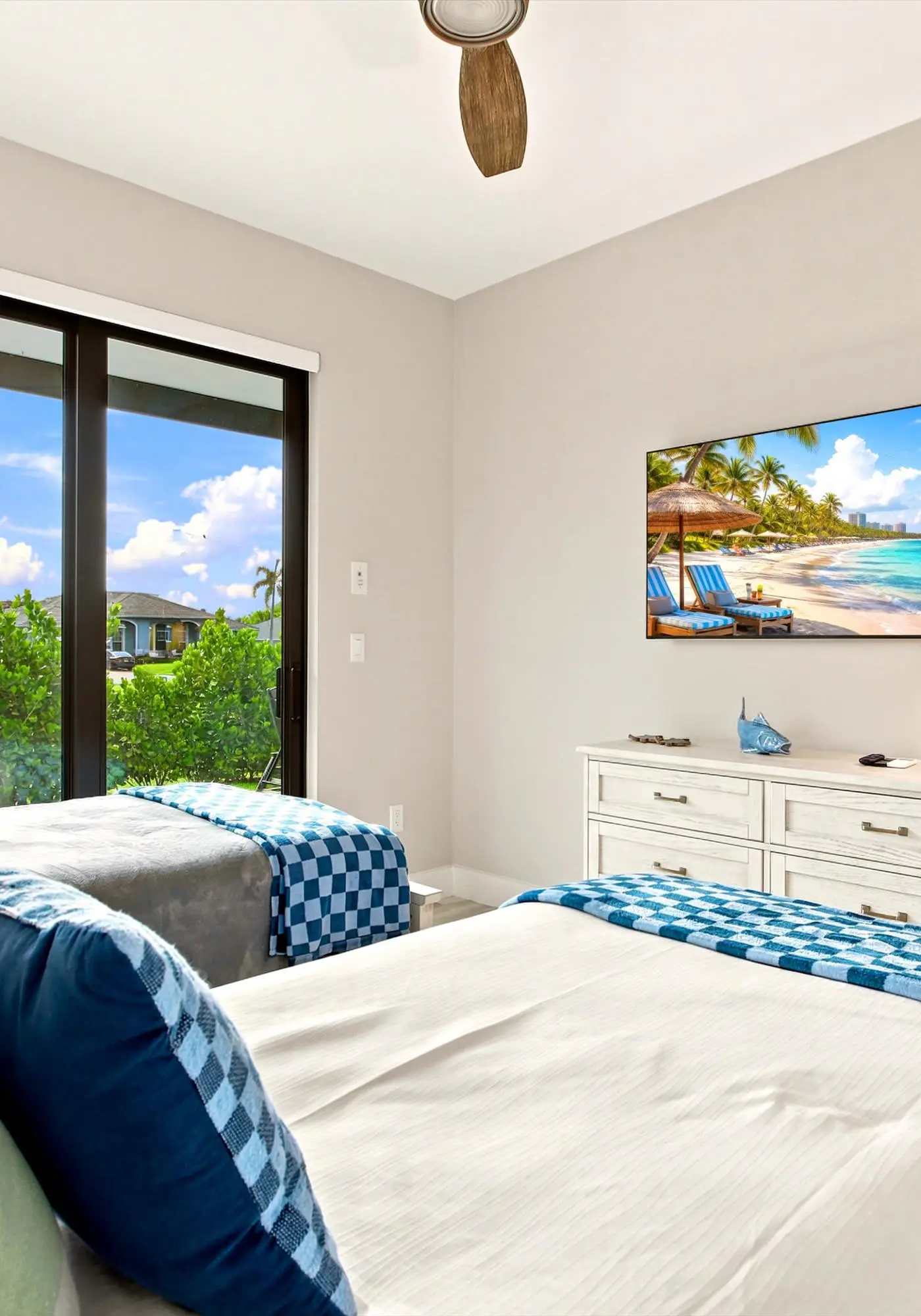 Gorgeous 3 Bedroom Marco Island Home with Private Pool and Outdoor Kitchen
