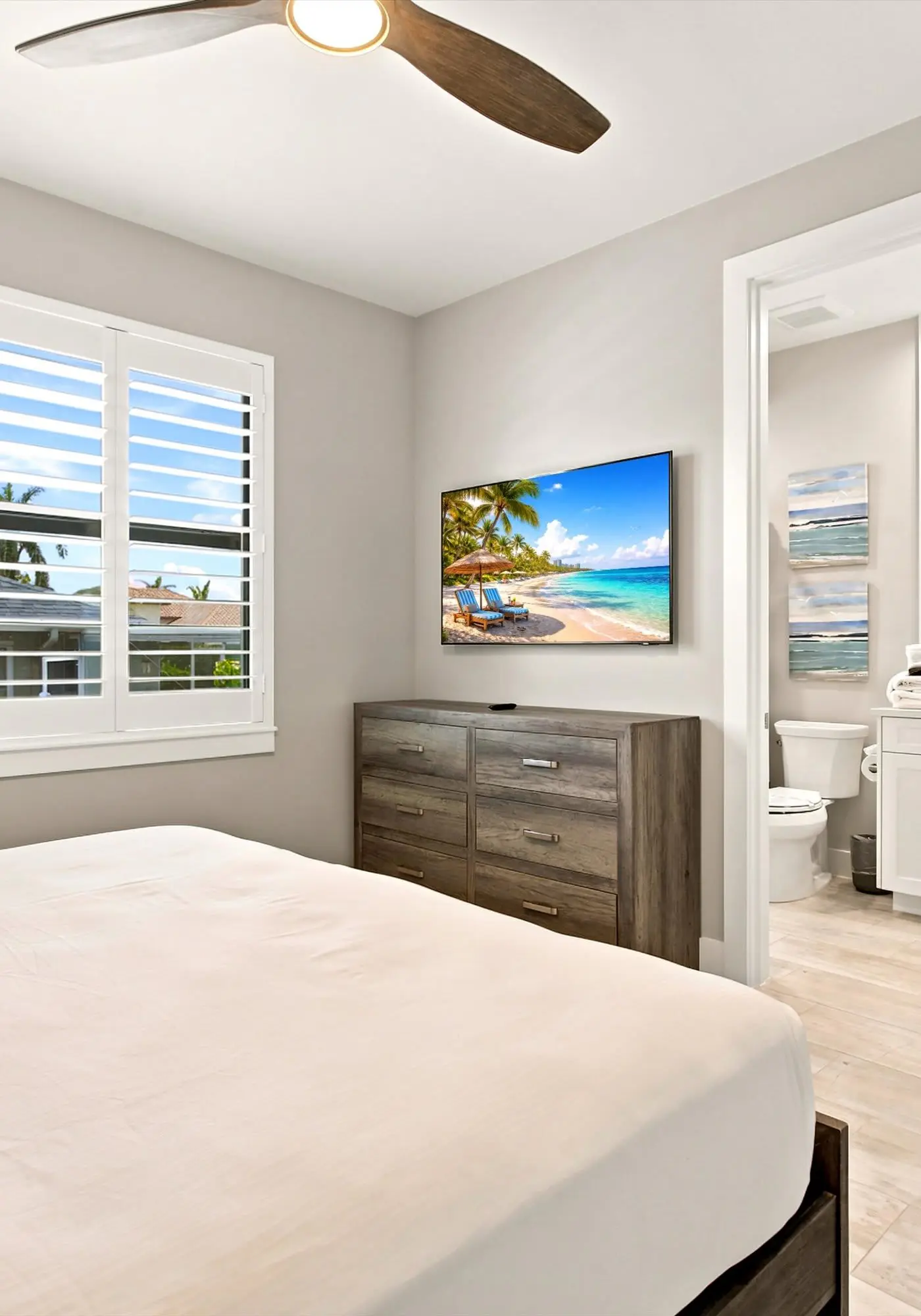 Gorgeous 3 Bedroom Marco Island Home with Private Pool and Outdoor Kitchen