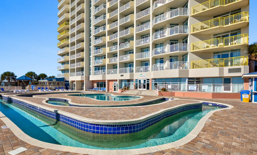 9th floor studio w/shared pools, hot tubs - steps to beach & golf nearby