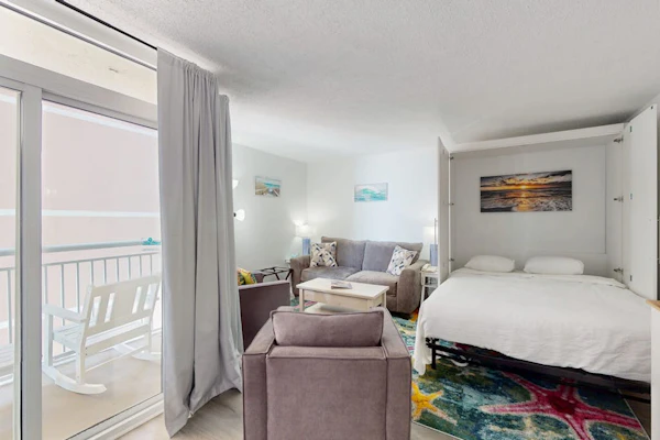 9th floor studio w/shared pools, hot tubs - steps to beach & golf nearby