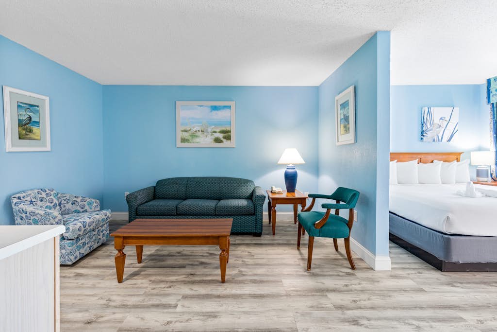 12th floor studio w/ balcony, shared pool, central AC, WiFi, & shared hot tub