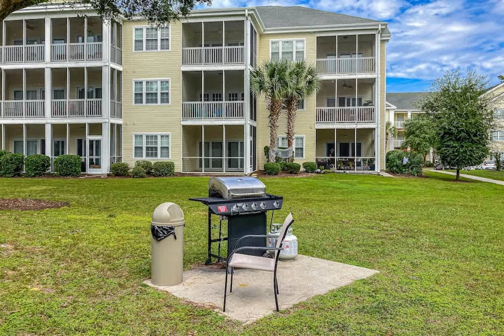 Bright and spacious condo with resort amenities, water views, balcony, & AC
