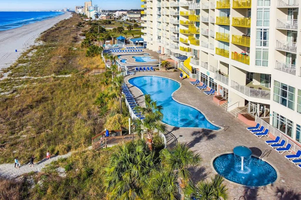 10th floor oceanfront condo w/ balcony, central AC, shared hot tub, free WiFi