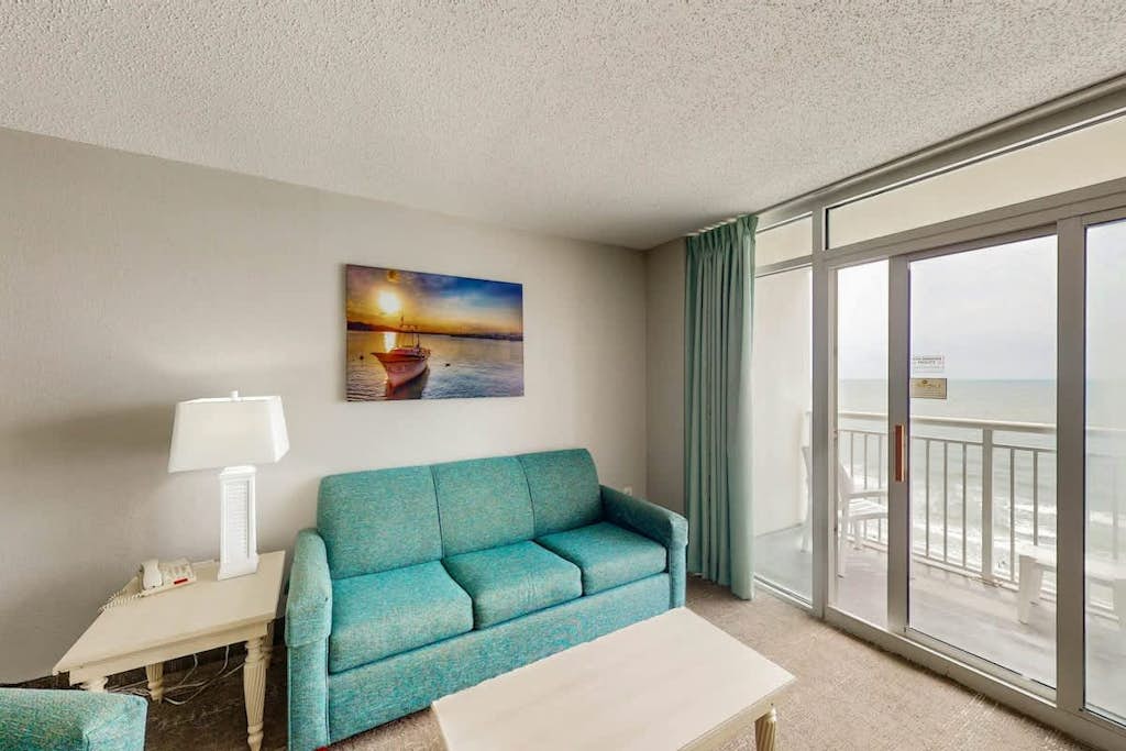 12th floor oceanfront condo w/ WiFi, central AC, shared pool, shared hot tub