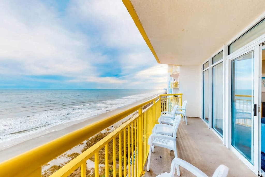 12th floor oceanfront condo w/ shared pool, shared hot tub, balcony, free WiFi