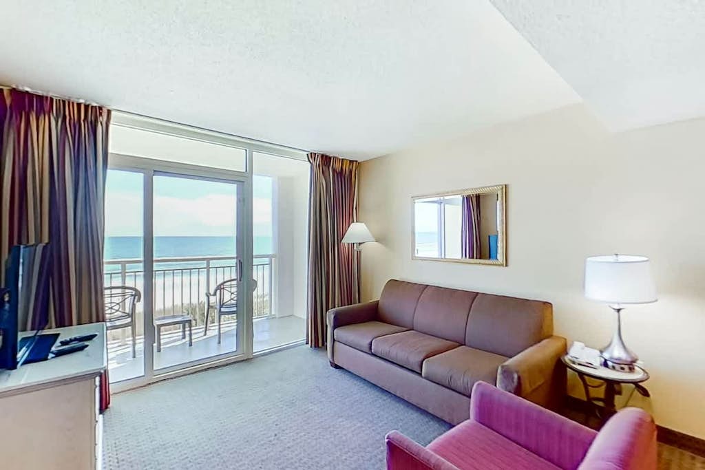 4th-floor oceanfront condo with beach views, hot tubs, pools, lazy river, gym