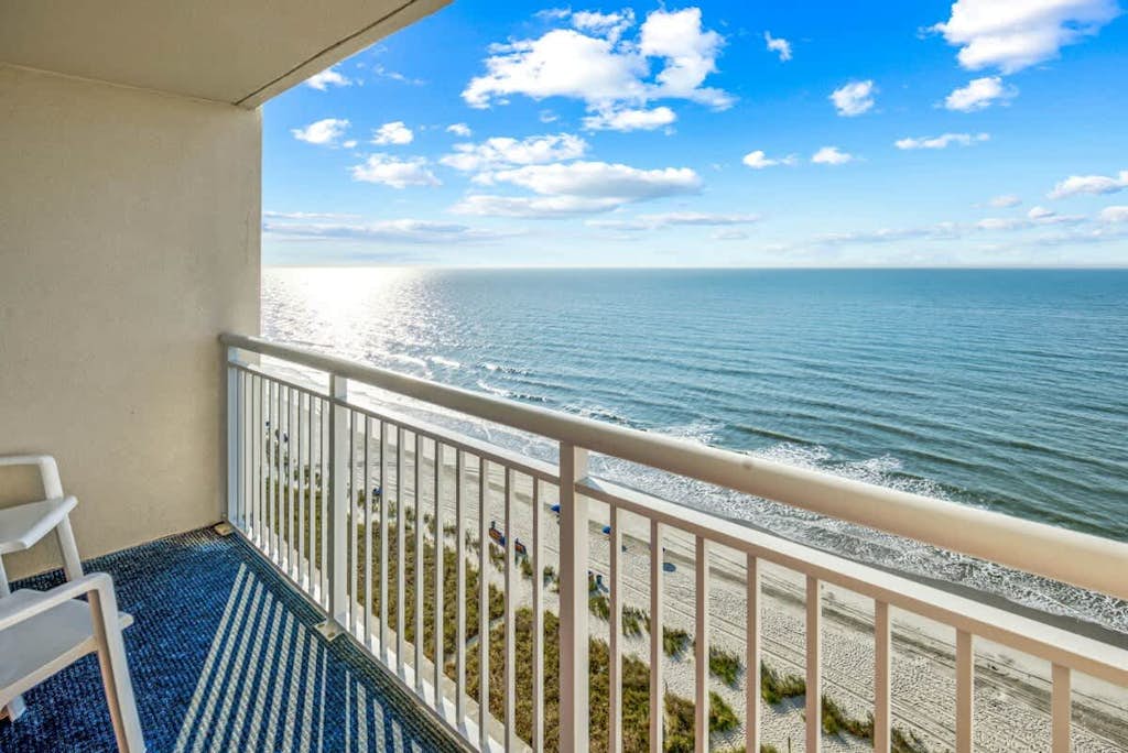 Oceanfront Condo w/ 15th-Floor Balcony & Resort Pools/Lazy River/Hot Tubs/Gym