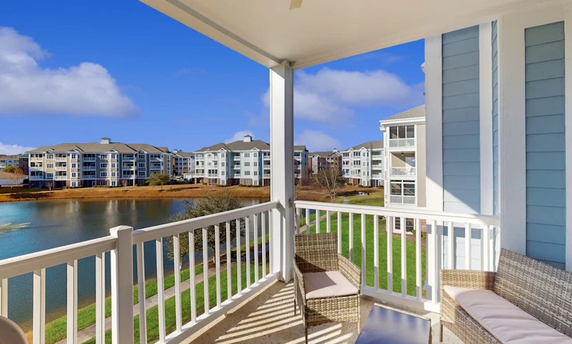 Lakefront condo near Broadway at the Beach w/pools, fireplace & golf