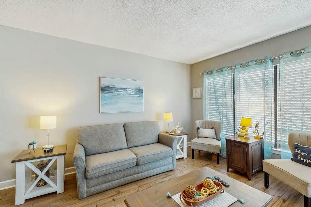 Dreamy waterfront condo with pool, hot tub, beach access, balcony views & WiFi