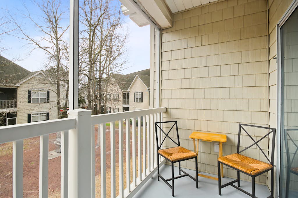 Tasteful condo with a large balcony, washer/dryer, & AC - pool and grill access