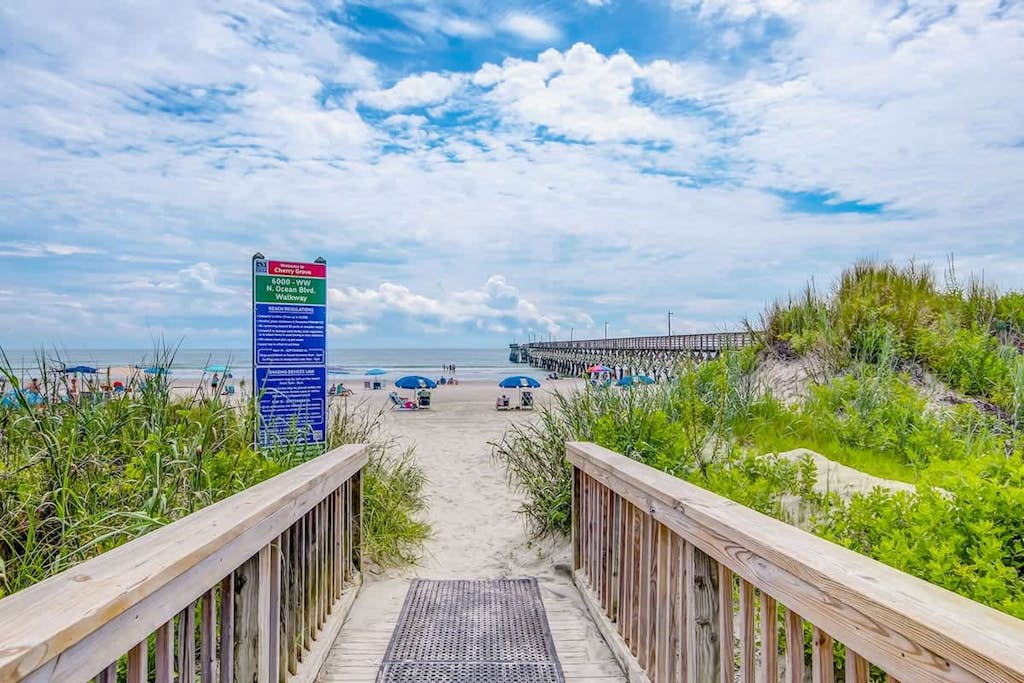 Snowbird-friendly condo with balcony, ocean view, beach access & pool