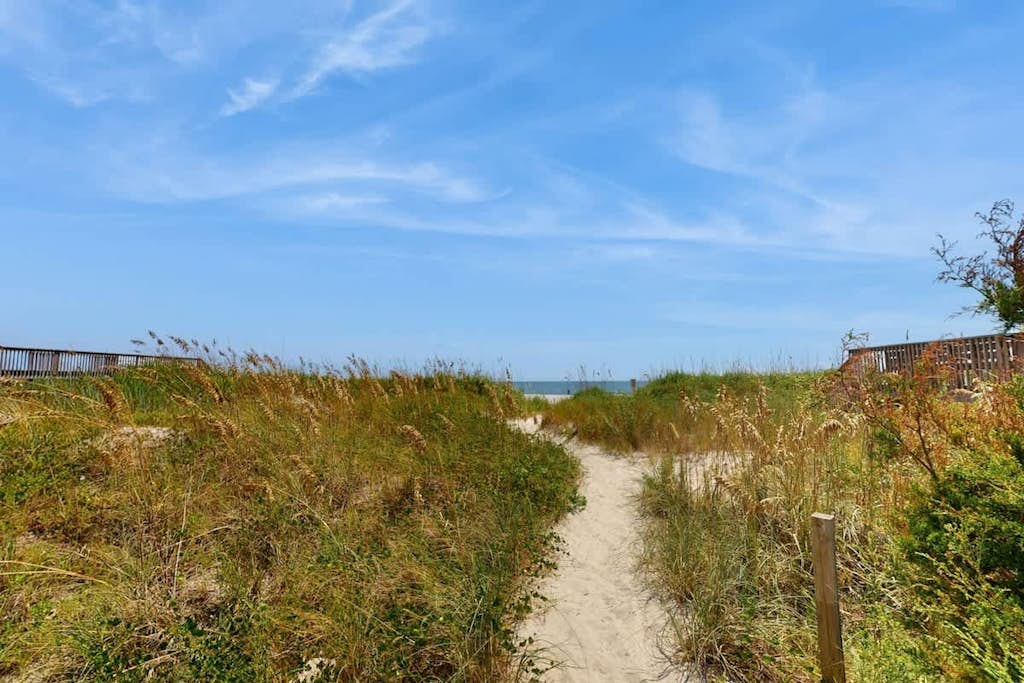 Coastal condo with ocean views, beach access, jetted tub, pool & hot tub