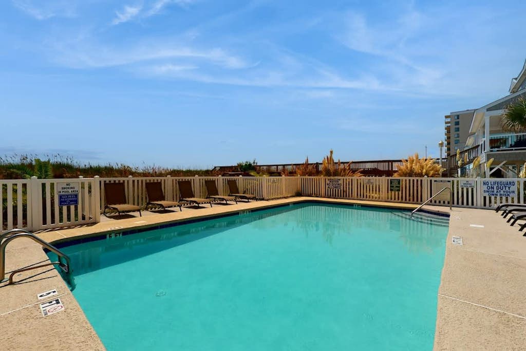 Coastal condo with ocean views, beach access, jetted tub, pool & hot tub