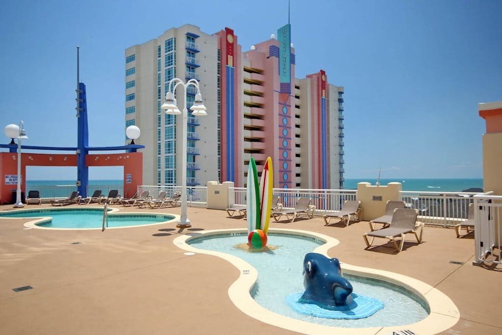 OceanView condo with pools, hot tubs, private balcony & beach access