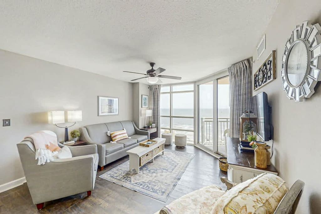 OceanView condo with pools, hot tubs, private balcony & beach access