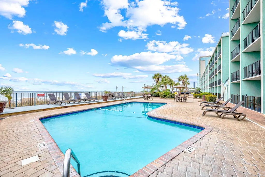 Compass Cove 560