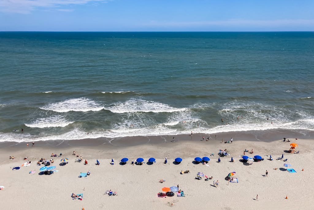 Oceanfront studio with pools, hot tubs & direct beach access