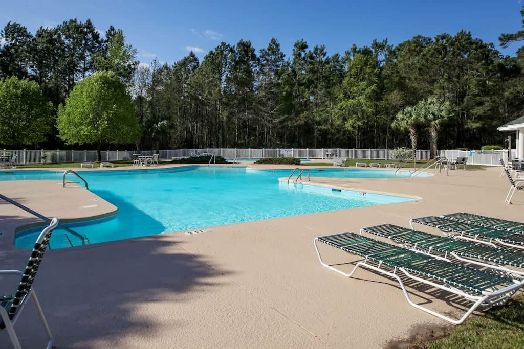 2nd-floor condo with balcony, pool, tennis, golf and close to beach