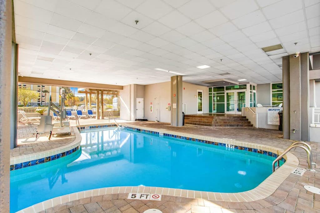 Marina view condo with pool, hot tub, washer/dryer, & central AC - mile to beach