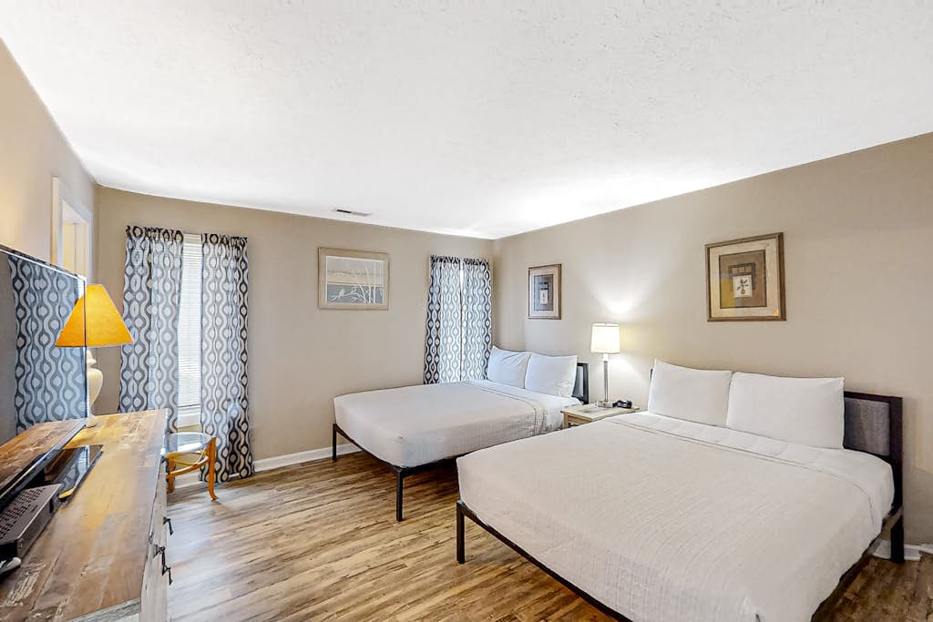 Dog-friendly coastal condo with pool and beach access - snowbird-friendly