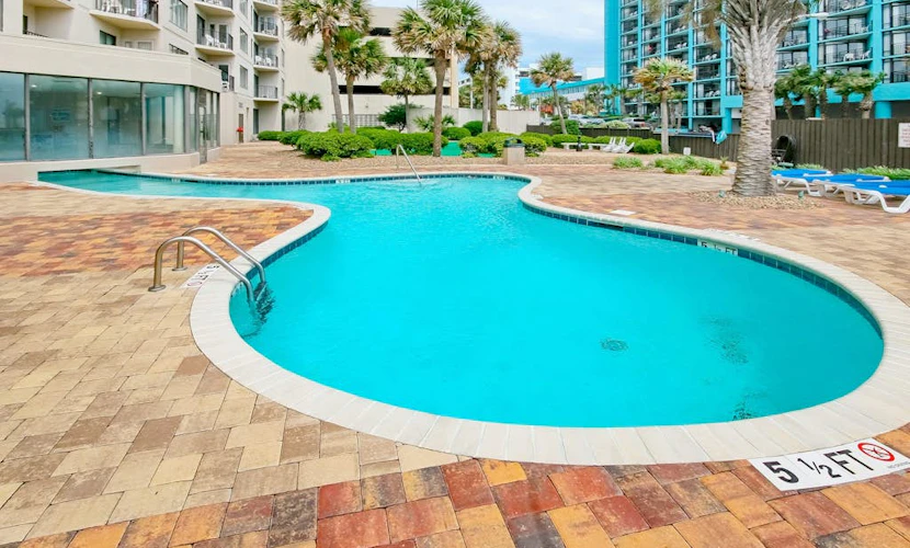 Romantic oceanview studio w/balcony, pool, hot tub & beach access