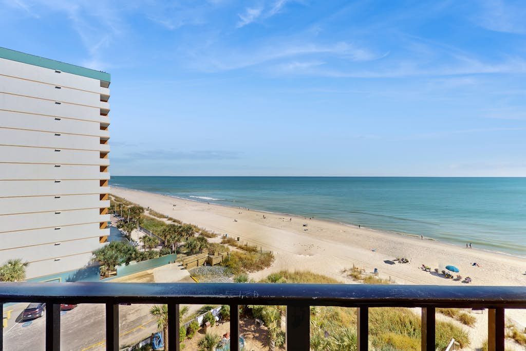 Romantic oceanview studio w/balcony, pool, hot tub & beach access