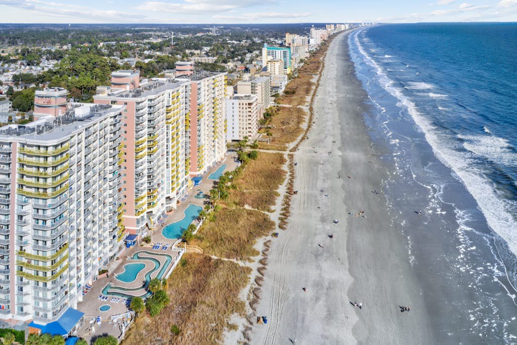 2nd floor ocean view studio w/kitchenette, A/C, WiFi, shared hot tub, pools