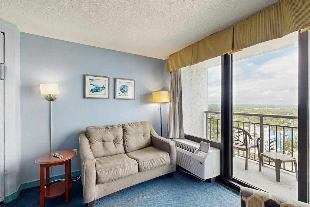 18th-floor ocean view condo with pool, hot tub, private balcony & beach access