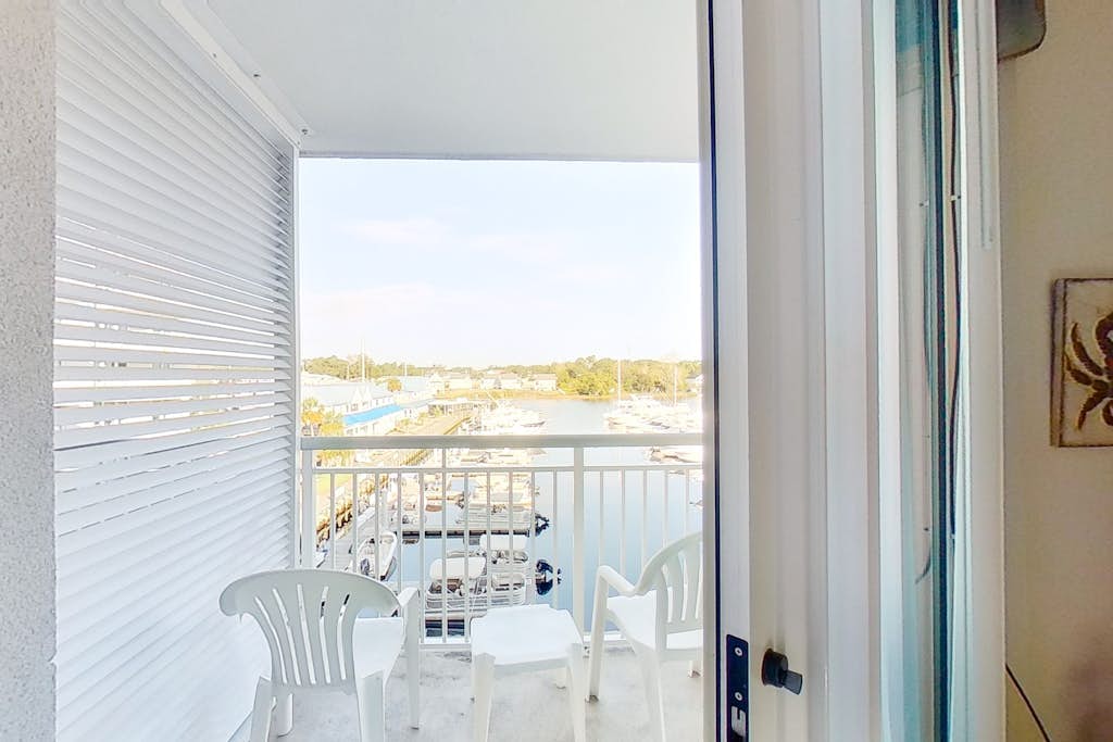 3rd floor condo with hot tub, central AC, private W/D, & marina view
