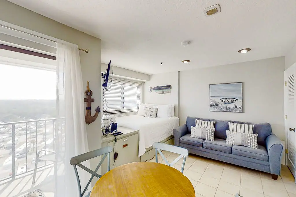 Renaissance Tower 908