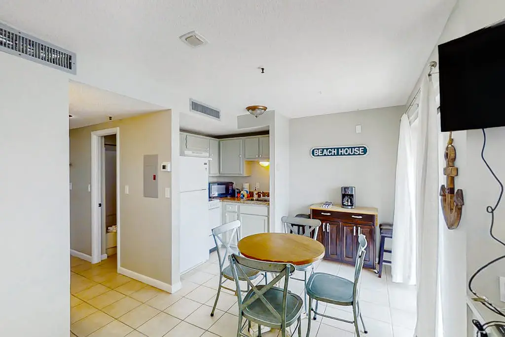 Renaissance Tower 908