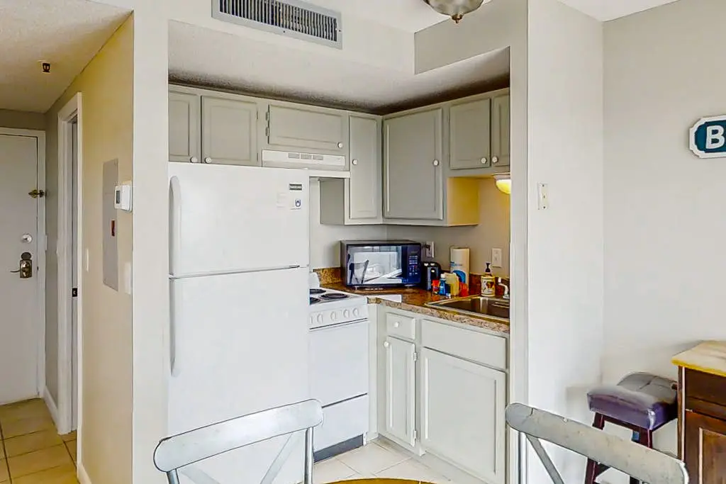 Renaissance Tower 908