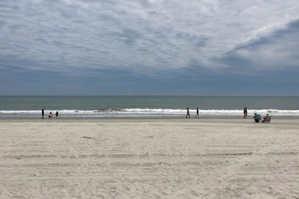 Cozy oceanfront condo with pool, hot tub, private balcony & W/D