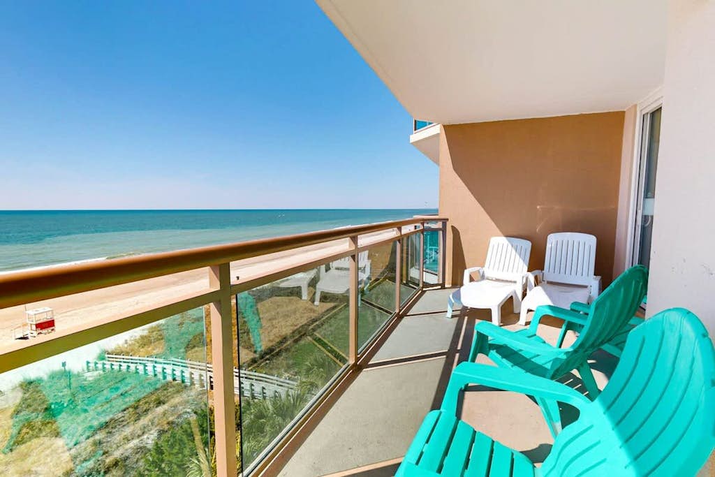 Beachfront getaway with furnished balcony, pools, hot tub & fitness room
