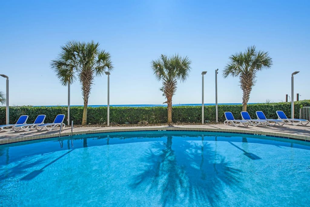 5th-floor oceanfront condo with W/D, pool, & hot tub - snowbird-friendly