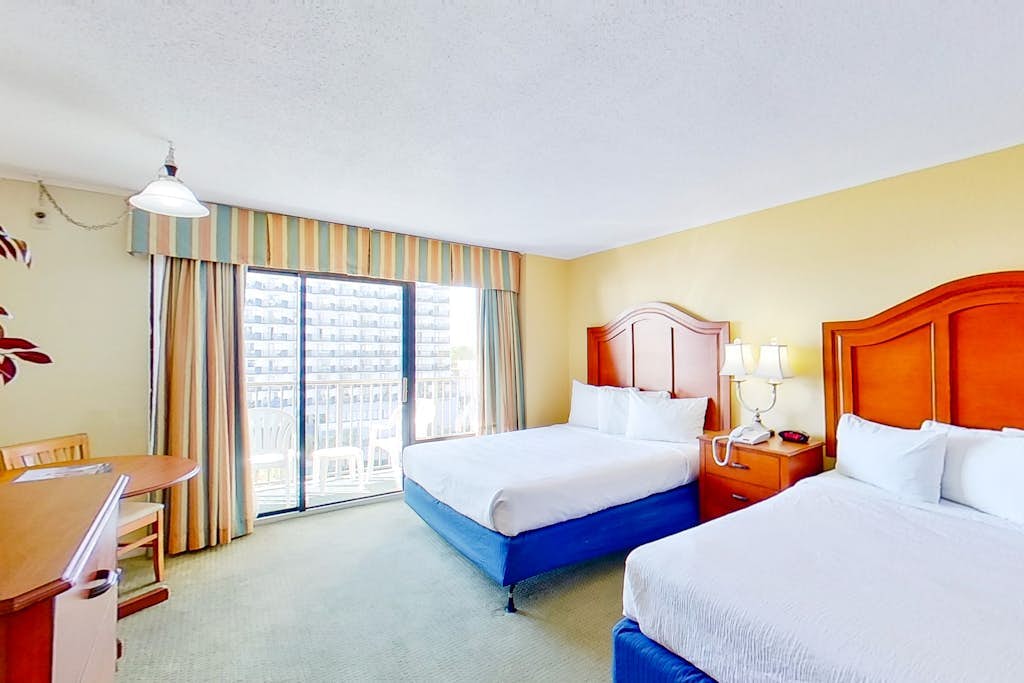 7th Floor Ocean View Studio WiFi w/ AC, Shared Pool/Hot Tub-Dogs OK