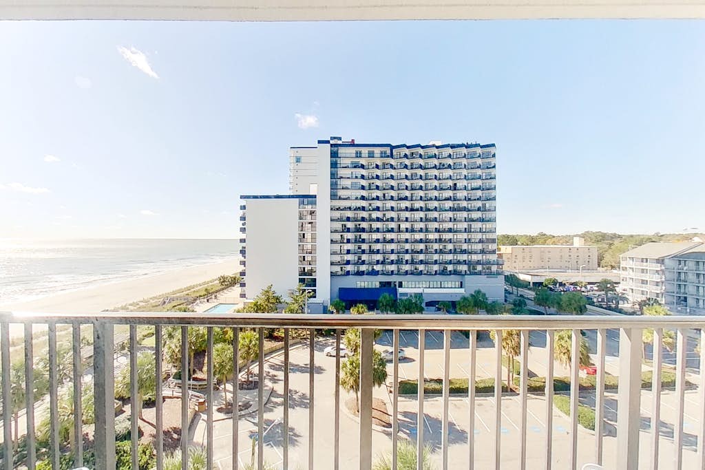 7th Floor Ocean View Studio WiFi w/ AC, Shared Pool/Hot Tub-Dogs OK