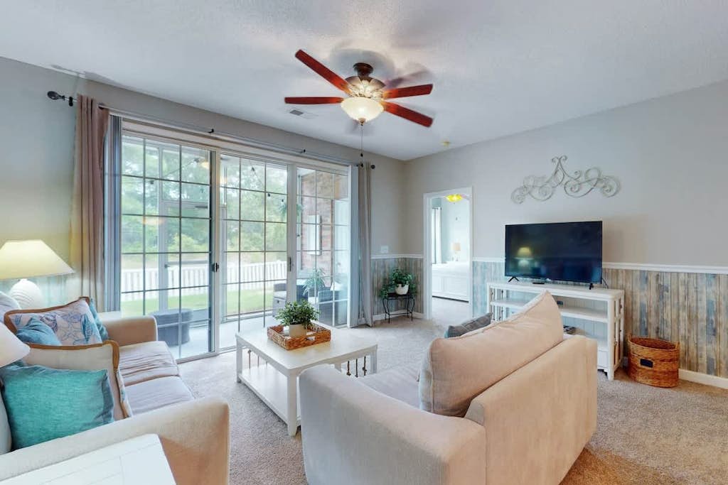 Renovated condo near ocean/beach with pool, hot tub, tennis, golf