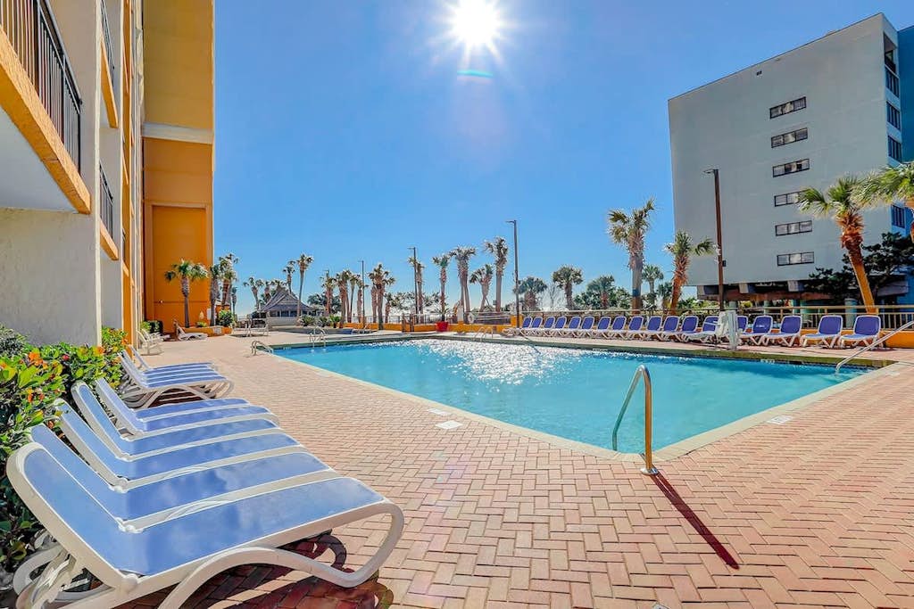 Bright beachfront condo with hot tub, pools, and balcony views of the ocean!