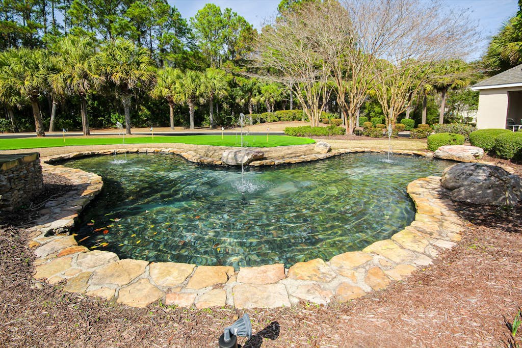 Beach condo with pool, volleyball court, on-site golf, & gym - snowbird-friendly