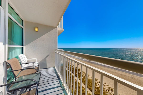 Amazing & beautiful direct-oceanfront condo with pool, hot tub & AC